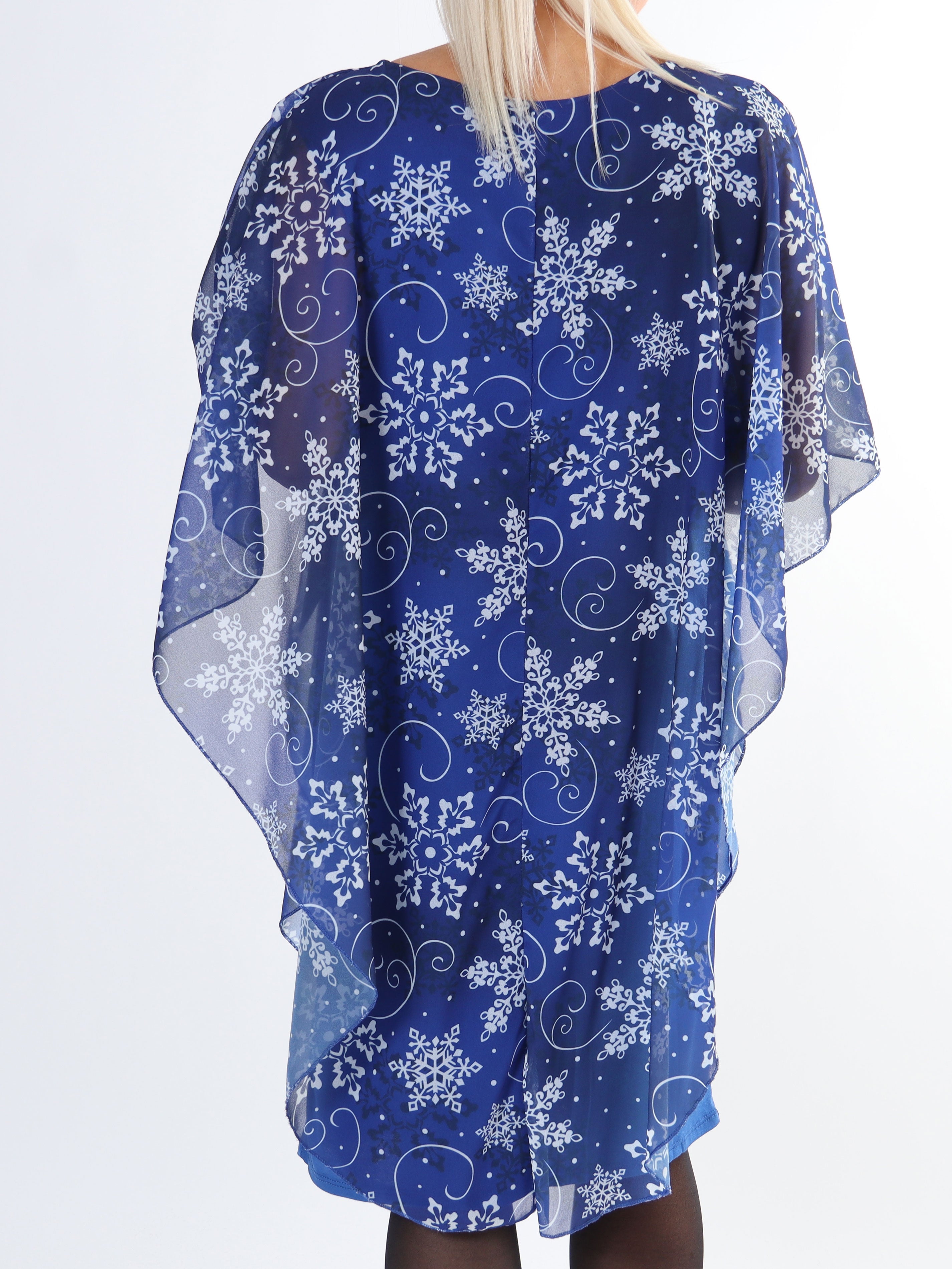 Kenya Snow - Tunikaklänning i plus size med chiffonglager med snöflingor